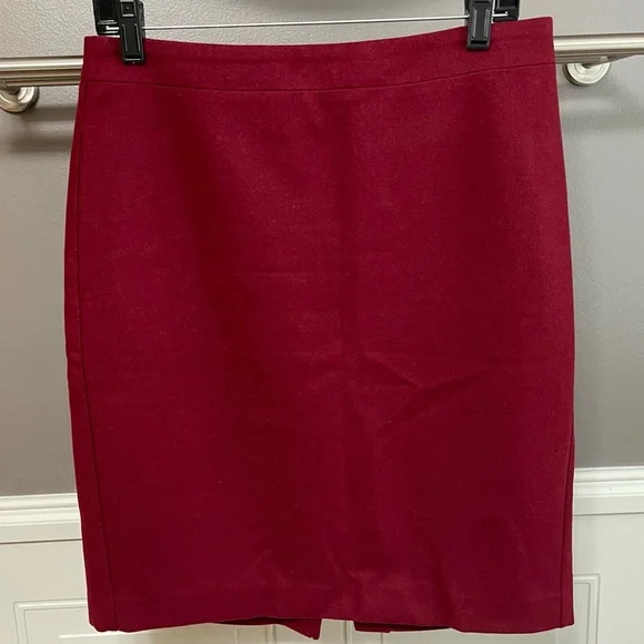 ⭐️J crew cranberry pencil skirt - Picture 5 of 11